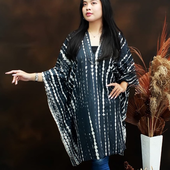 0128 / Black and White  Short Kaftan, Rayon Caftan - Picture 2 of 13